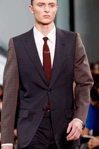 Look 10